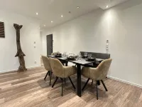 Elegant new building between Hamburg & Lübeck, Baltic Sea with parking lot in Reinfeld シュトルマルンのホテル