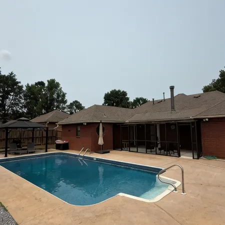 PRIVATE POOL PARADISE located in peaceful & quiet neighborhood in Prattville AL