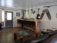 Comfy Duplex unit great for families and small groups, sleeps up to 9 Hotele w: Sitka