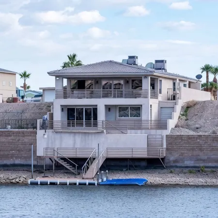 Riverfront Oasis Guest House, one bedroom with dock