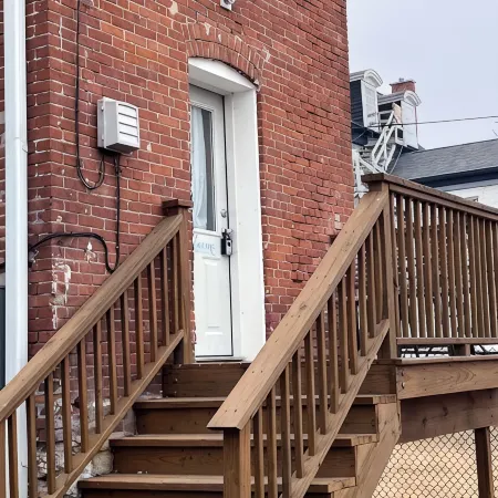 Tiny Home, Spa Next Door, Deck, Walk to Farmers Market