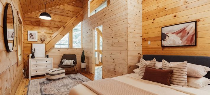 Boutique All Wood Cottage in the Woods Hotels in Lanark County