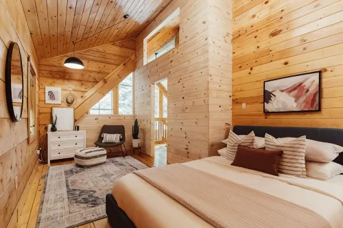 Boutique All Wood Cottage in the Woods