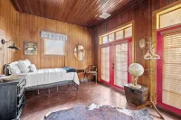 China Mary Inn: "Doc Holliday Suite" Charming 2-bedroom in heart of Tombstone