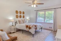 The Dolly- 1/2 mi from Covington Square - 3-Star