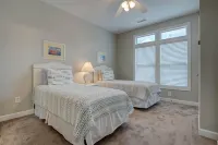 Ocean View, steps from sand, enjoy it all in your spacious 3-bedroom retreat - 발코니