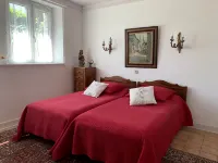 apartment on the ground floor of a villa, directly by the sea - Homestays