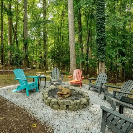 Lake Cottage + Party Dock + Fire Pit + Game Room + Loft