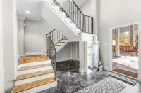 Elegant Escape: Pool-Gourmet-Kitchen-Elevator