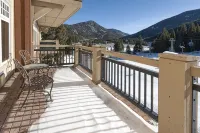 True Ski-in/Ski-Out Luxury at Lone Eagle – Highest 2Br on the Slope Side