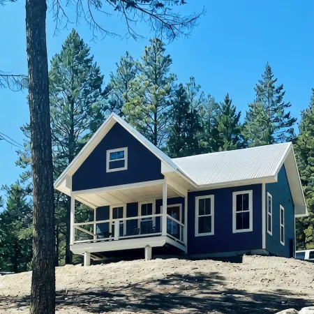 Grand Opening Pricing! Cozy 1 Bedroom Cabin with views of Flathead Lake