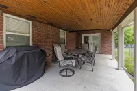 Lakeview Home in serene setting, 3 mi to Grove! Perfect for families & fishermen