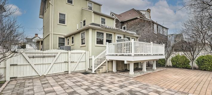 Beautiful Spacious Beach Home, Private Deck & Grill, 5-min to Beach w/ Badges Hotels in Point Pleasant Beach