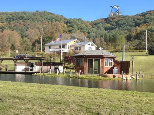 Family & Friends Retreat w/HotTub, Amazing Views, 5 big bedrooms & 14 acres - 木屋