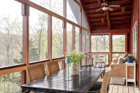 State Parks & Lake Access! Screened Porch, MountainViews, Kayaks, LuxBeds, Games - 小木屋