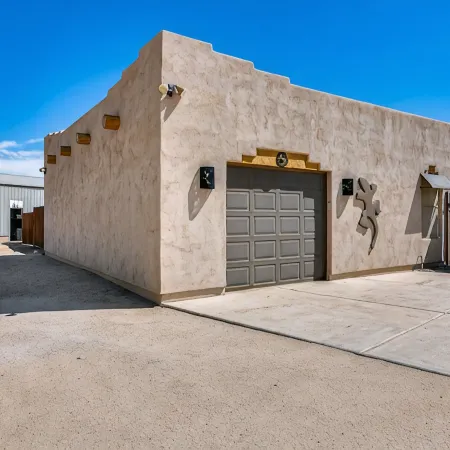 Phoenix Desert Retreat-Family-friendly, 3 beds, Pool, AC, and WIFI