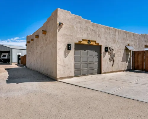 Phoenix Desert Retreat-Family-friendly, 3 beds, Pool, AC, and WIFI Hotels in New River