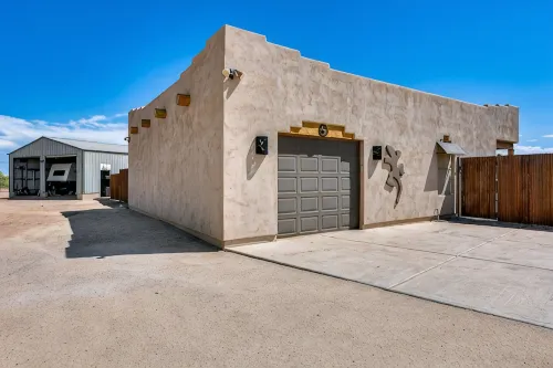 Phoenix Desert Retreat-Family-friendly, 3 beds, Pool, AC, and WIFI - Gym