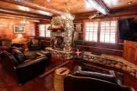 Cozy, Rustic Luxury Cabin on Round Lake, with all of the modern conveniences! - Wifi