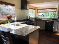 Fireweed House - Elegant Downtown Escape with Local Flair
