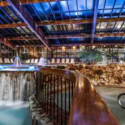 Luxe 10 guest Cabin/Skiing/Pools/Tennis/Gym/Hiking Fitness & Recreational Facilities