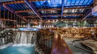 Luxe 10 guest Cabin/Skiing/Pools/Tennis/Gym/Hiking