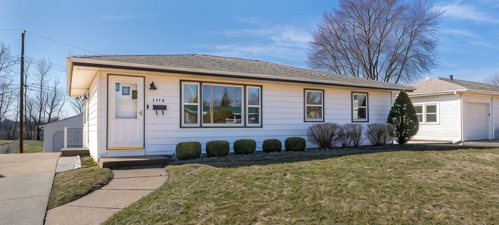 Charming 3 Bedroom 2.5 Bathroom House centrally located in Dubuque IA. Hoteles en Condado de Dubuque