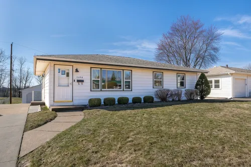 Charming 3 Bedroom 2.5 Bathroom House centrally located in Dubuque IA.