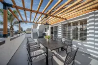 Steps Away From Pismo Beach with Poker/Foosball Table/EV Charger/BBQ grill