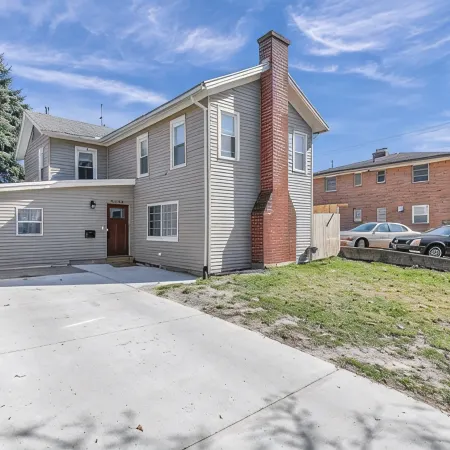 5 Bedroom 7 Beds Cozy and Spacious Home