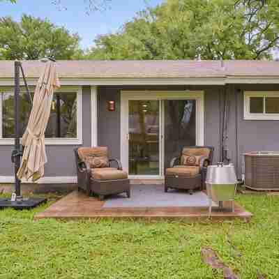 Just Updated,with Putting Green. 5mi 2 Airpt&Dwtn. Great for Family & Business. Hotel Exterior