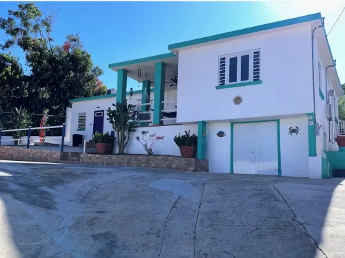 Ocean Breeze - Beach Escape - Homestays