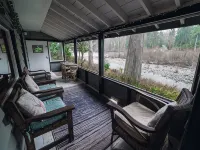 Riverside Mid-Century Cabin with Mountain Views Hotels in Baring
