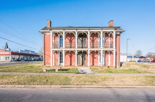 Lovely historic spot, walk to the square!