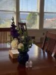 Charming  and spacious 2-story home with amazing views of the Columbia River. - キッチン