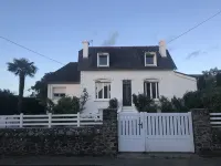 House with sea view close to: beaches, shops, GR34 and golf course - Homestays