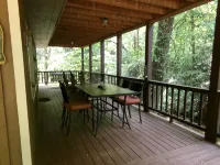 Private retreat at the waters edge of one of NE Ga premier trout streams. - Chalets