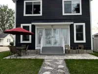 Lakefront home. Beach & park access. 8 miles to Cedar Point. 4 bedrooms 3 baths. 休倫住宿飯店