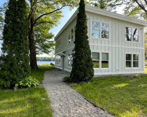 New & Modern, Lakeside Home Hotels in Windham