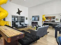 Experience Scottsbluff charm in our spacious 4-bedroom retreat - 3-Star