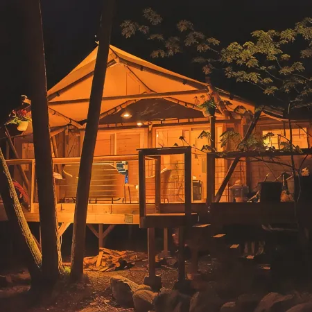 Rapids Luxury Canvas on Deer Lake Отели в г. Айтаска