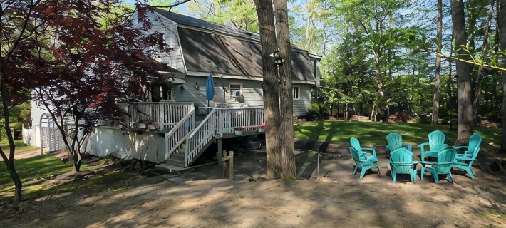 Spacious 6-Bedroom Home Just Steps from Outdoor Adventures! Hotels in Laconia