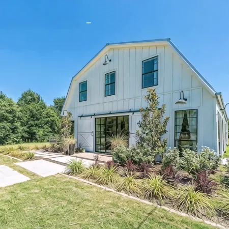 HGTV’s “BARNDOMINIUM” 16 Acres w/ Lake, Outdoor Kitchen, Decks & Playground