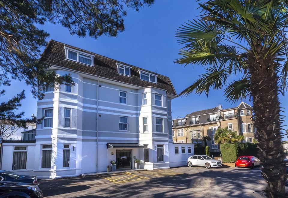 Connaught Lodge