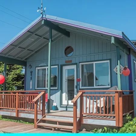 LA SERENA  A HOMER SEASIDE COTTAGE