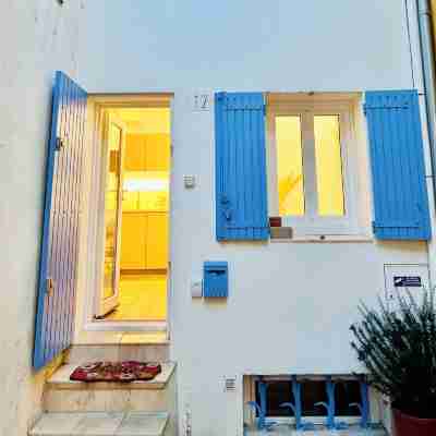 Charming house in the center of Aix, quiet, absolute, bright. Hotel Exterior