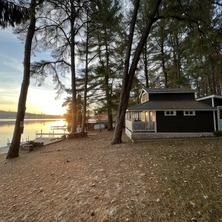 Cabin at Sunshine-Situated on the Sandy Shore of Long Lake