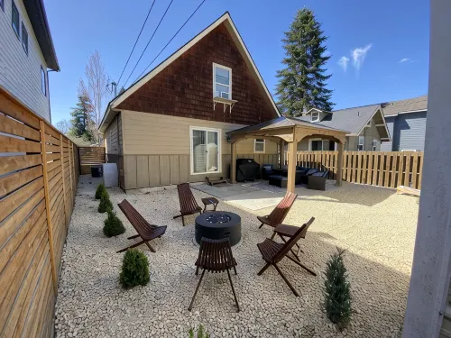 Charming Sanders Beach House — short walk to downtown and beach! - 4-Star