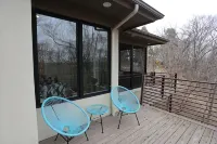 Treetop Retreat With Seasonal Views of the Kalamazoo River