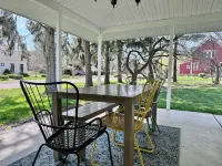 Spacious Farmhouse in Douglas; Walk to Downtown, Waterfront & Saugatuck! Hotels in Douglas